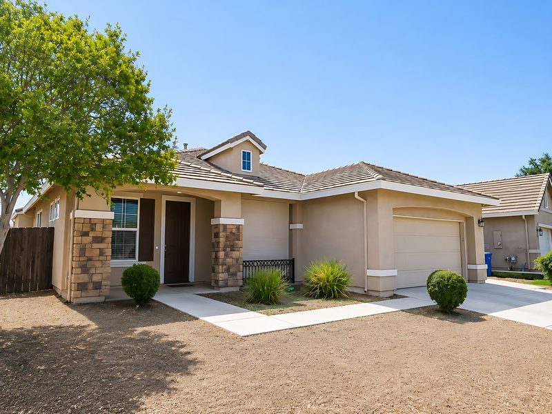 Tangerine Avenue, a rental house in Madera